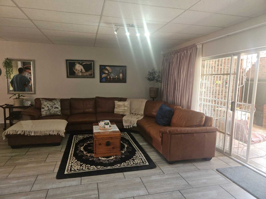 3 Bedroom Property for Sale in Rhodesdene Northern Cape